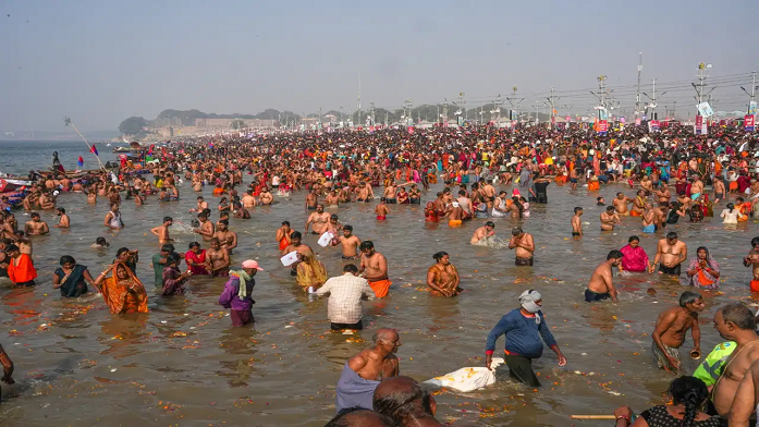 Devotees taking holy bath on Amavasya